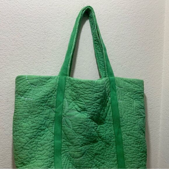 Large Quilted floral open tote bag green white stitches - Picture 8 of 8